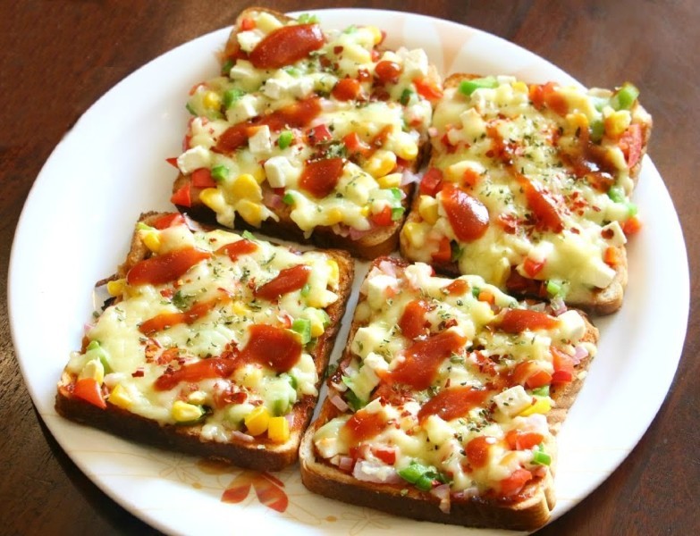 healthy snacks for kids: Pizza salute bread